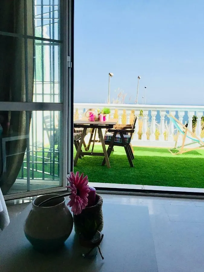 度假居 贝纳尔马德纳La Perla Beachfront别墅
